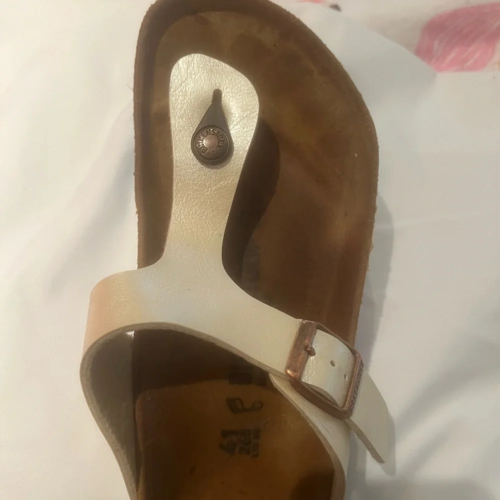 Birkenstock Gizeh Gold Sandals Size 10/41 - Picture 5 of 5